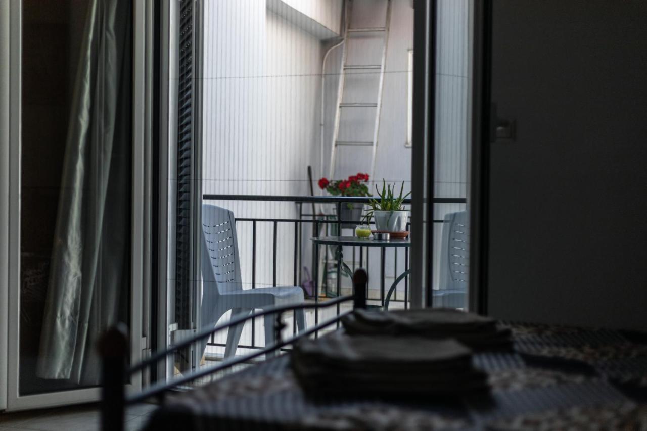 Central Cozy Apartment Sparta Bagian luar foto